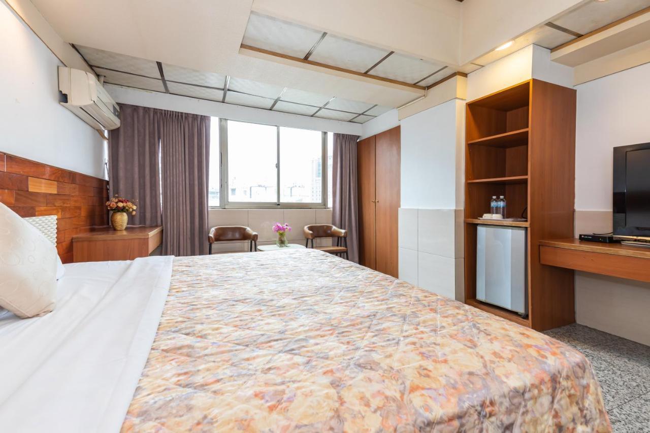 Yi Pin Business Hotel เถาหยวน ภายนอก รูปภาพ