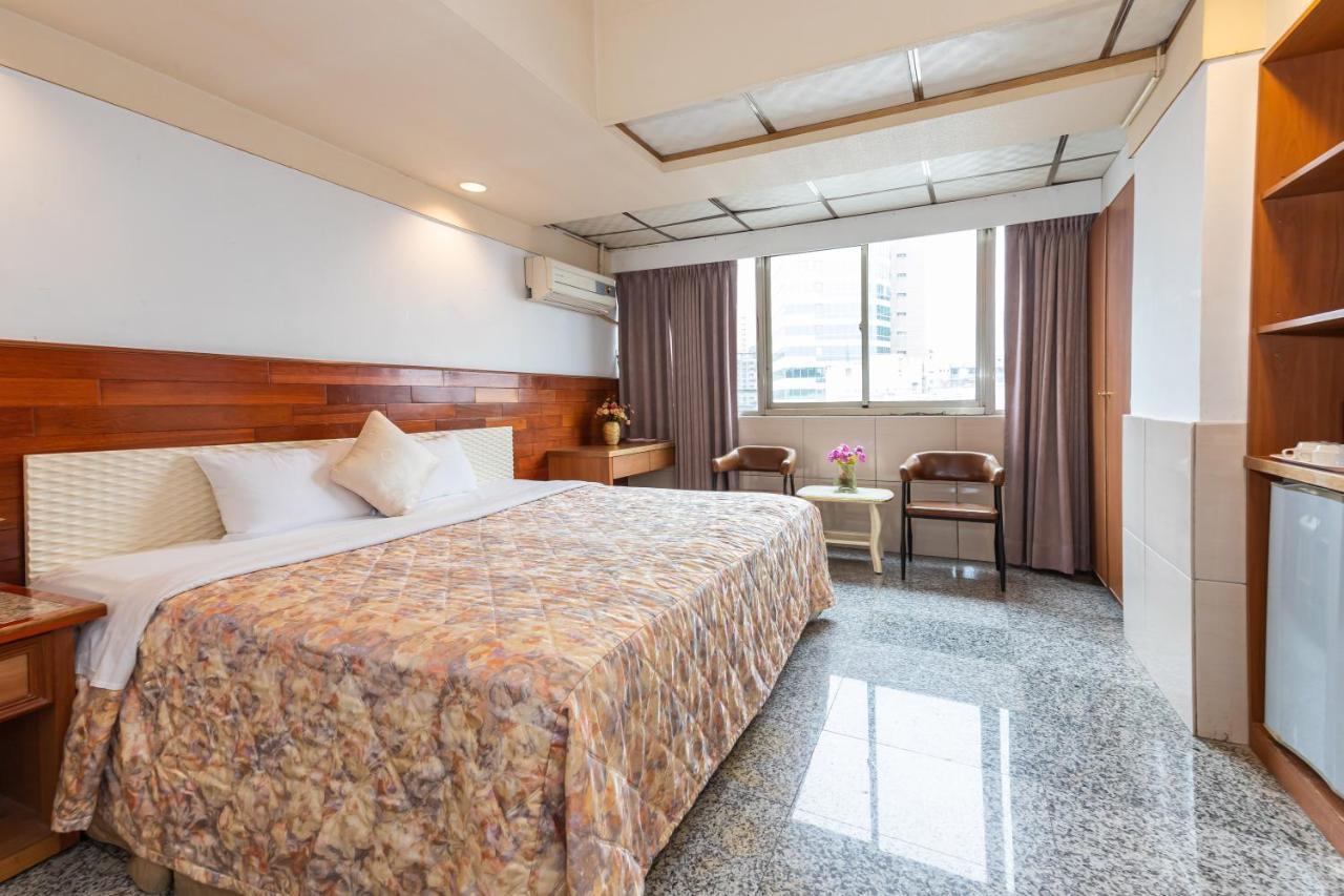 Yi Pin Business Hotel เถาหยวน ภายนอก รูปภาพ