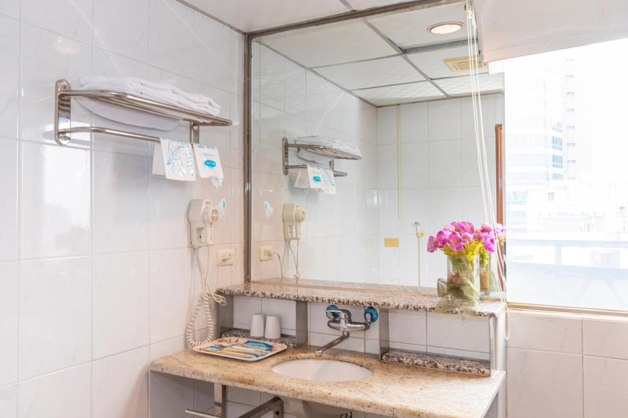 Yi Pin Business Hotel เถาหยวน ภายนอก รูปภาพ