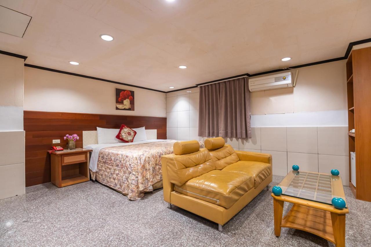 Yi Pin Business Hotel เถาหยวน ภายนอก รูปภาพ