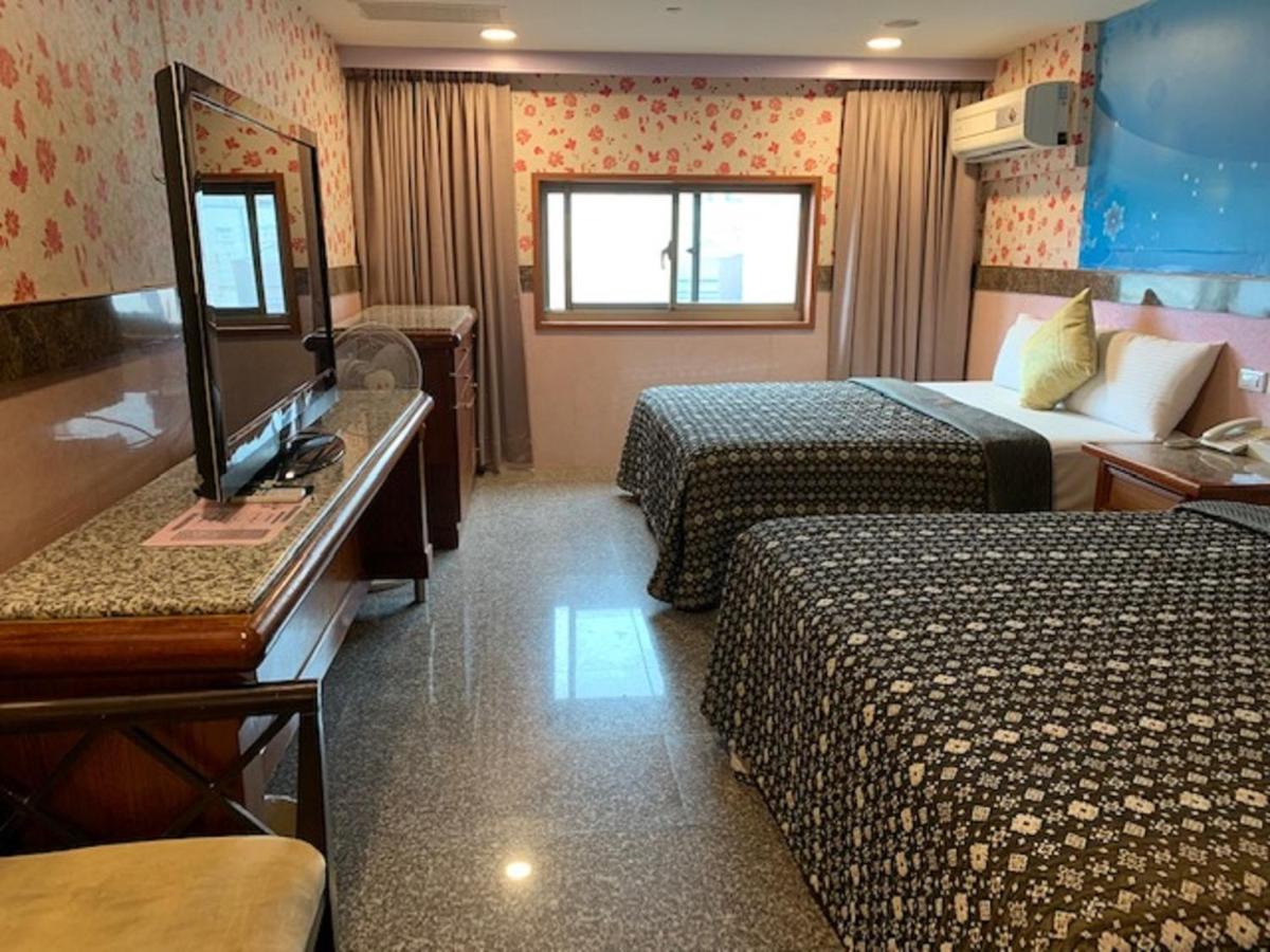 Yi Pin Business Hotel เถาหยวน ภายนอก รูปภาพ