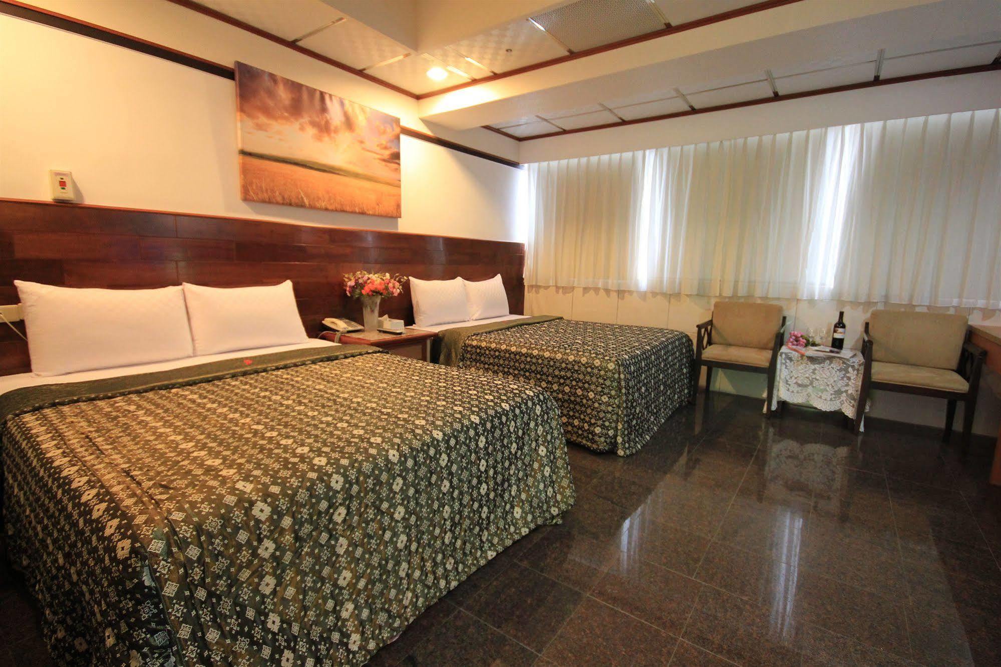 Yi Pin Business Hotel เถาหยวน ภายนอก รูปภาพ